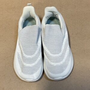 Women's Wide-toe White Slip-On Sneakers